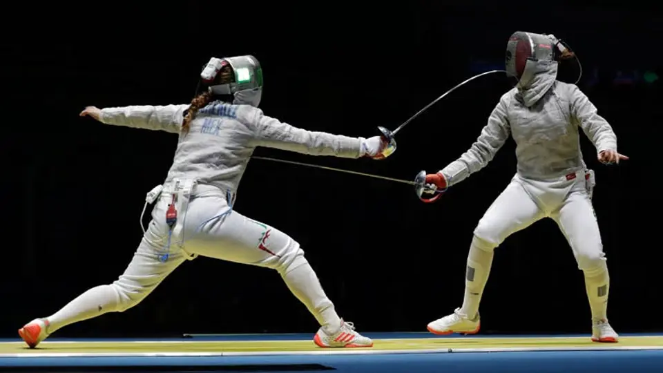 Úrsula González avanza en duelo de esgrimistas mexicanas