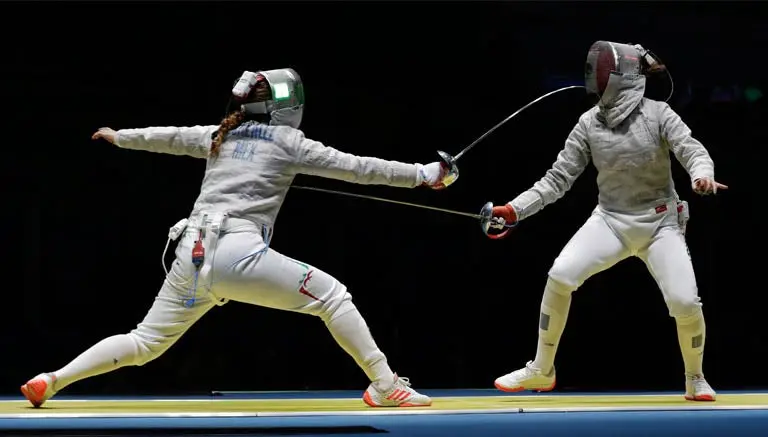 Úrsula González avanza en duelo de esgrimistas mexicanas