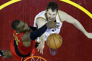 Cavs se lucen y humillan a Hawks en segundo de 'Semis'