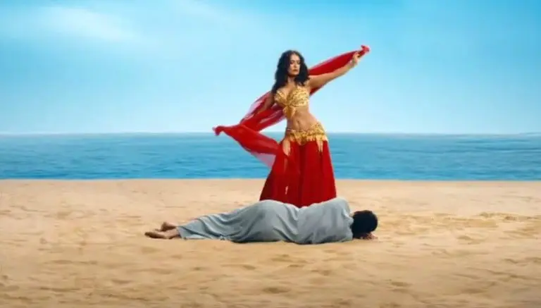 Salma Hayek cautiva con exótico baile