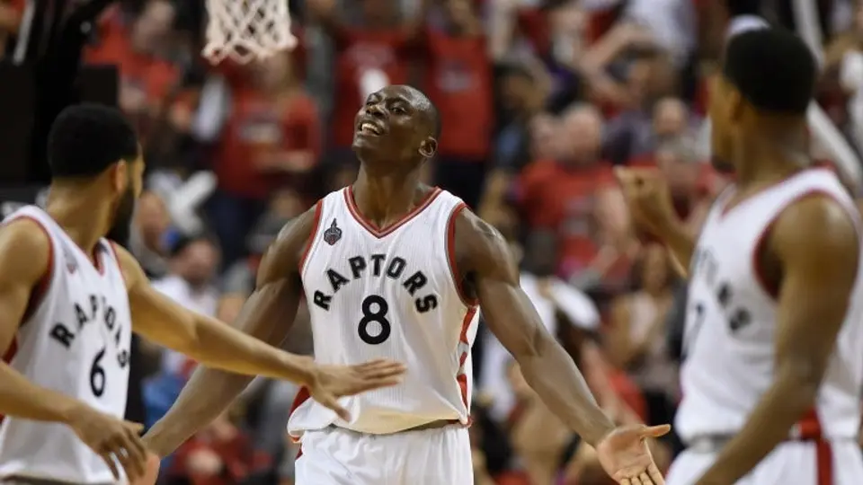 Raptors derrota a Cavs y le quita invicto en Playoffs