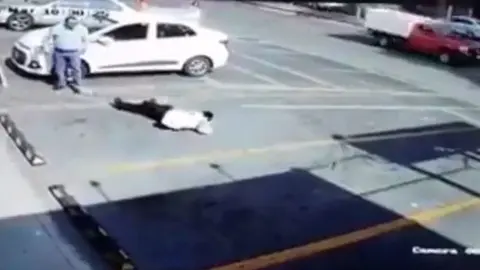 Adulto mayor sufre brutal agresión de conductor imprudente