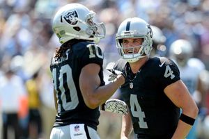 Derek Carr guía triunfo de los Raiders sobre Titanes