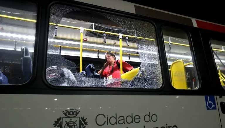 Autobús con periodistas de JO habría sido baleado en Río