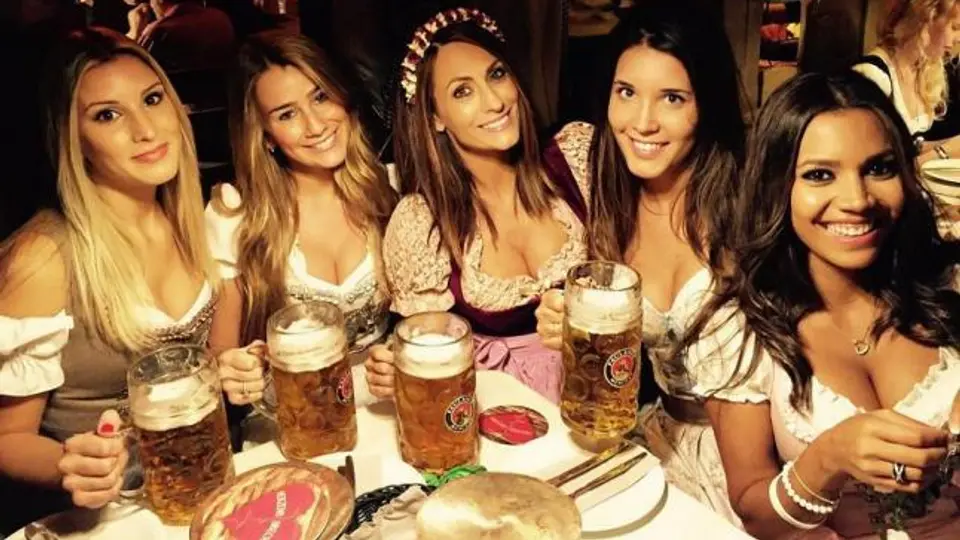 Las musas del Bayern roban cámara en Oktoberfest