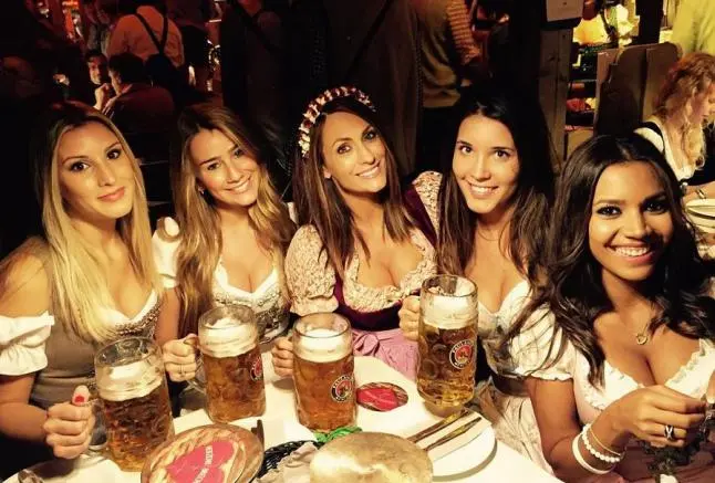 Las musas del Bayern roban cámara en Oktoberfest