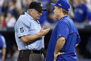 Polémica jugada enciende el Rangers-Azulejos