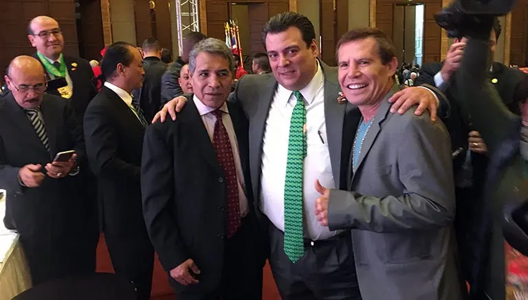 CMB nombra a Mayweather 'campeón emérito'