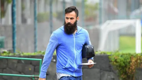 Crosas entrenaba 'de luto' como protesta contra Cruz Azul
