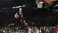 Polémico triunfo de LaVine en concurso de clavadas de NBA