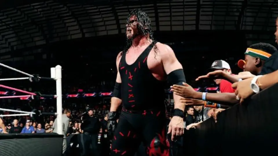 Kane vence a Seth Rollins en lucha de 'leñadores'