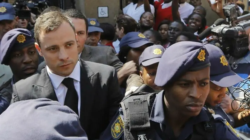 Pistorius sale de prisión y estará en arresto domiciliario