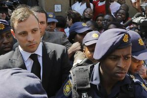 Pistorius sale de prisión y estará en arresto domiciliario