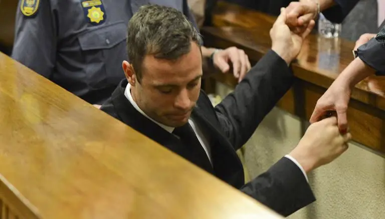 Pistorius intenta suicidarse en su celda