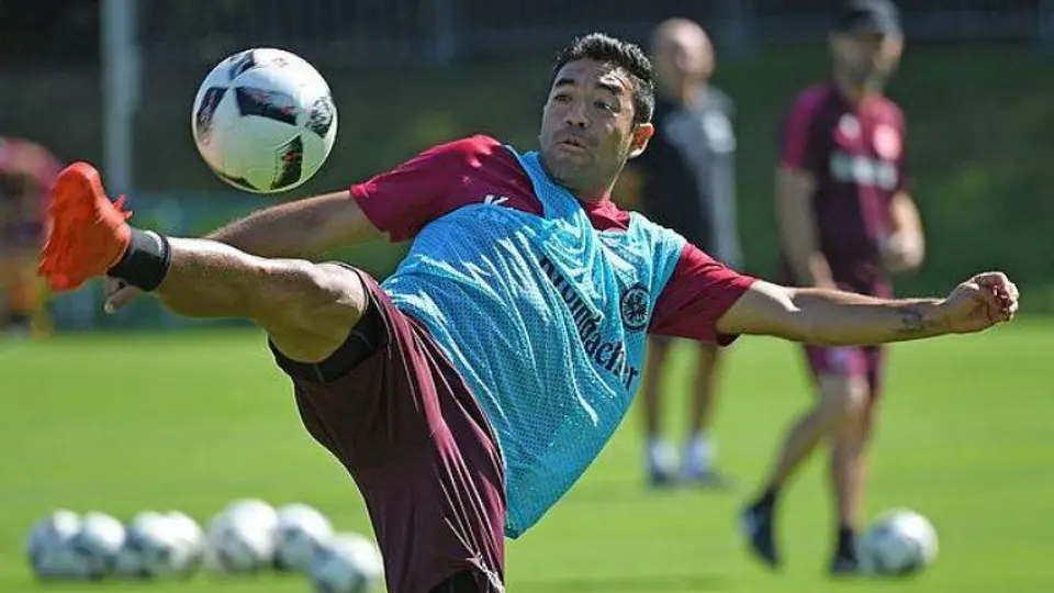 Fabián ve desde la banca derrota del Eintracht