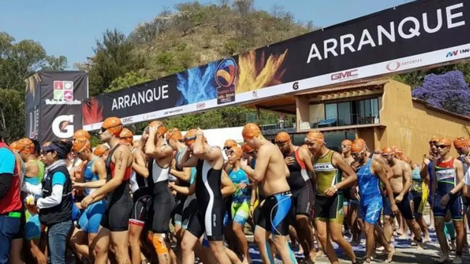 David Mendoza y María Barrera ganan Triatlón Valle de Bravo