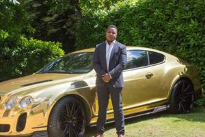 Joven pasa de vender hamburguesas a ser millonario