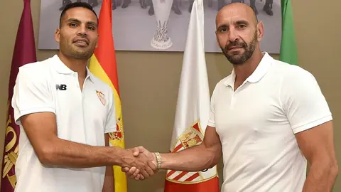 Gabriel Mercado firma con Sevilla tras rechazar a Rayados