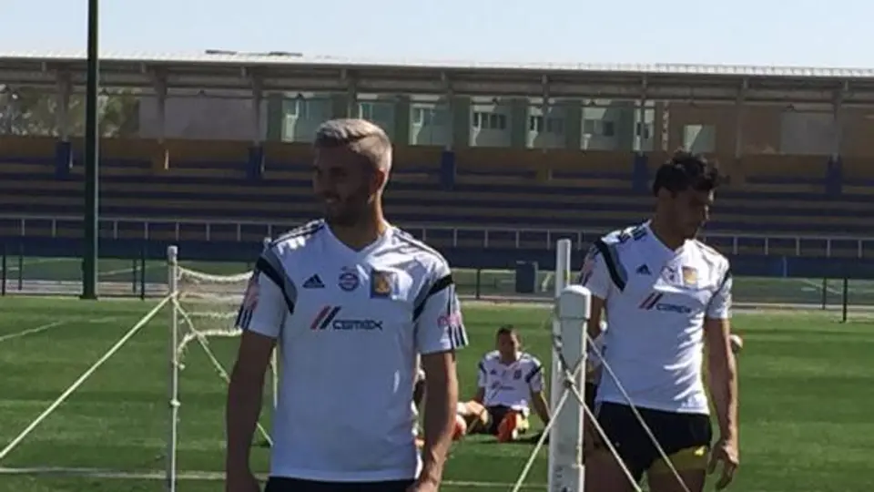 Gignac presume nuevo look en práctica de Tigres