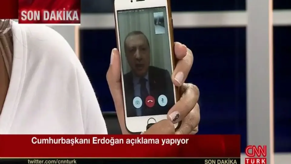 Presidente turco pide frenar golpe de Estado por facetime