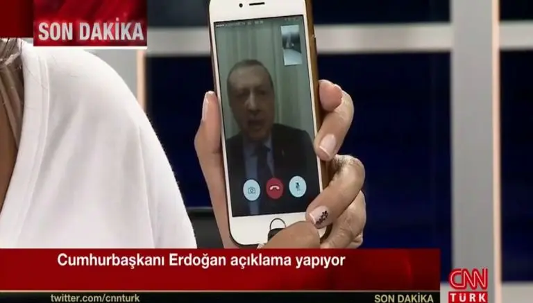 Presidente turco pide frenar golpe de Estado por facetime