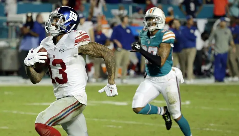 Odell Beckham corre para hacer un touchdown | AP