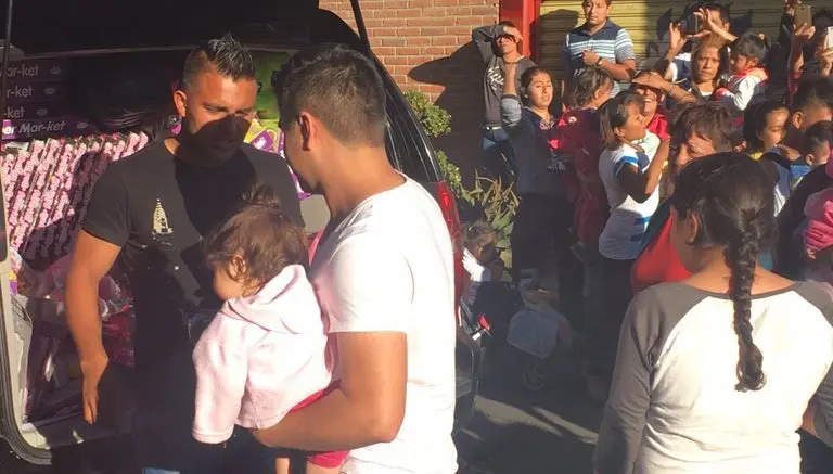 Cortés se convierte en Rey Mago y regala juguetes