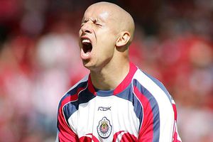 Piden incluir al Bofo en el equipo de Leyendas del FIFA