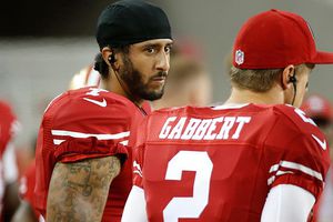 Kaepernick permanecerá sentado durante himno de EU