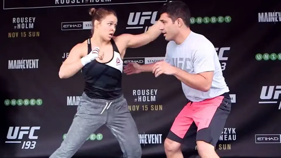 Ronda 'enloquece' Australia con su entrenamiento libre