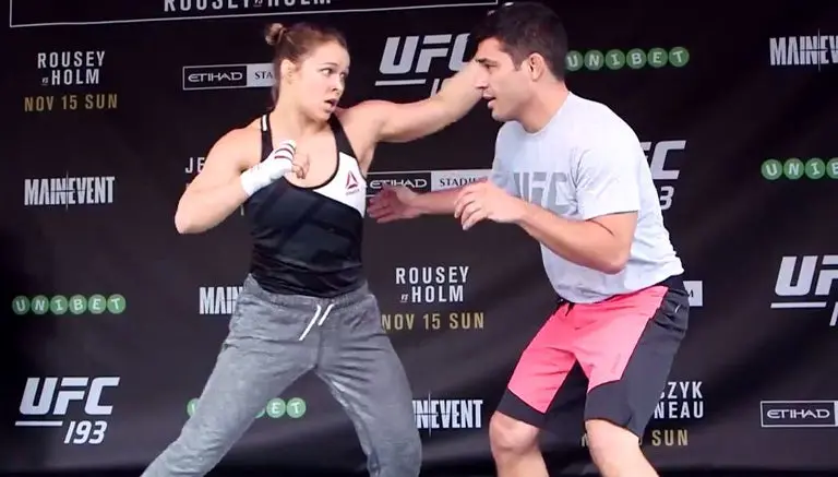 Ronda 'enloquece' Australia con su entrenamiento libre