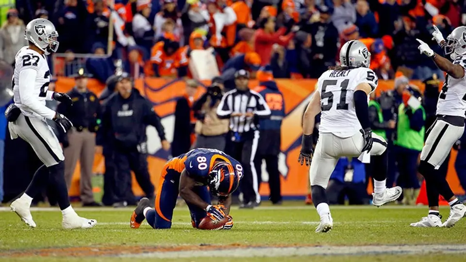 Broncos cae contra Raiders y no logra amarrar Playoffs