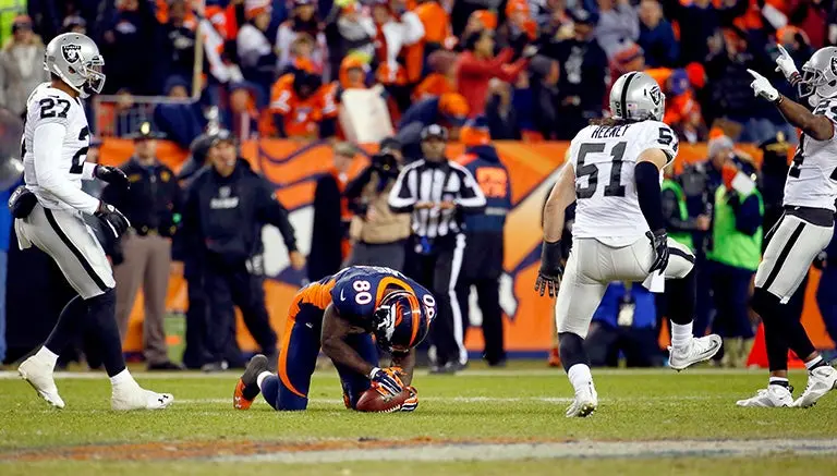 Broncos cae contra Raiders y no logra amarrar Playoffs