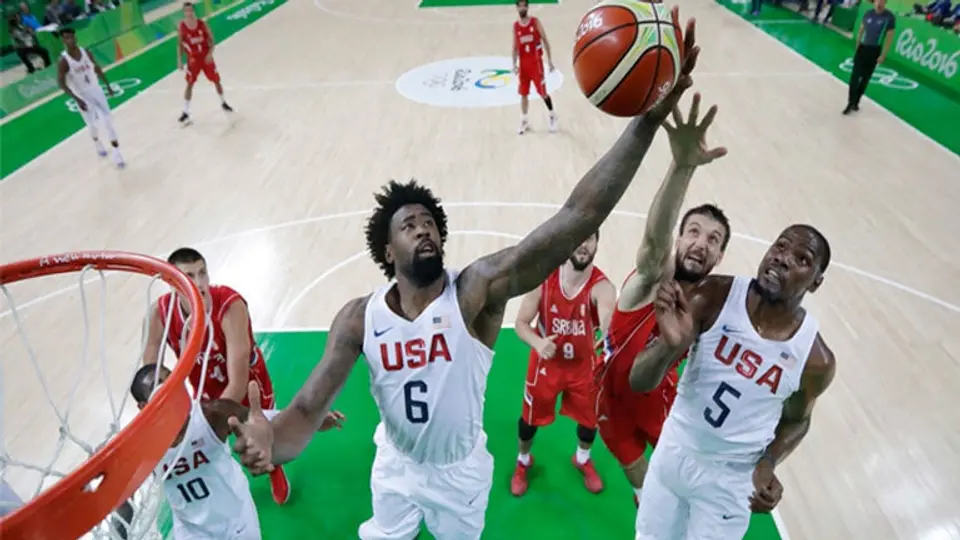 Dream Team sufre para derrotar a Serbia