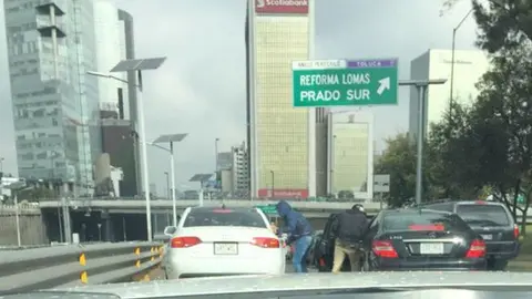 Automovilistas, asaltados en lateral de Periférico
