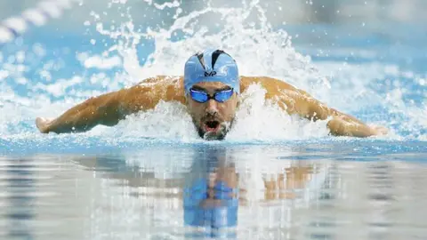 Michael Phelps califica por quinta ocasión a JO