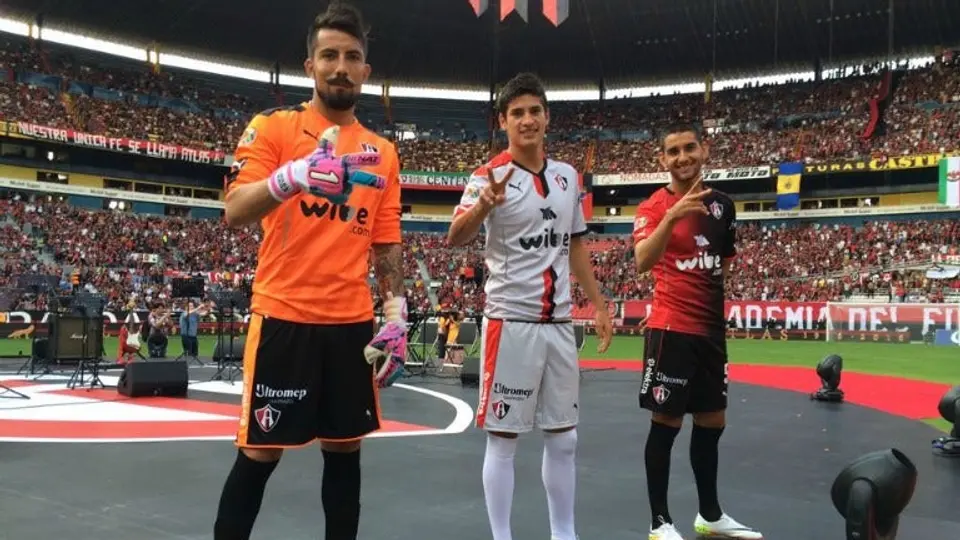 Atlas presenta nuevas camisetas en su fiesta de Centenario