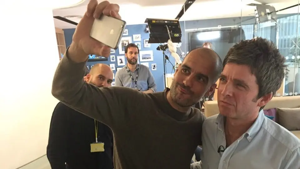 Pep pide a líder de Oasis que le muestre bares en Manchester