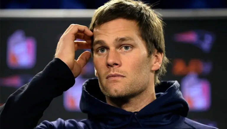 Tom Brady mejora del esguince en el tobillo