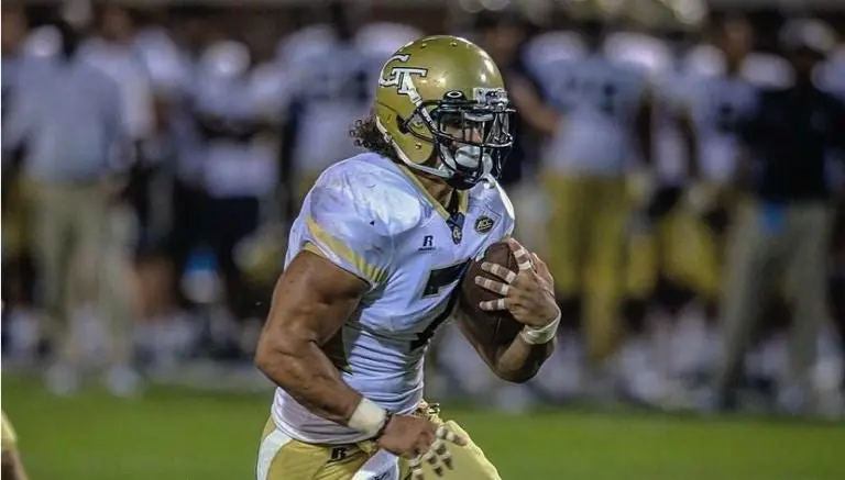 Exjugador de Carneros de Guadalajara llega a la NFL