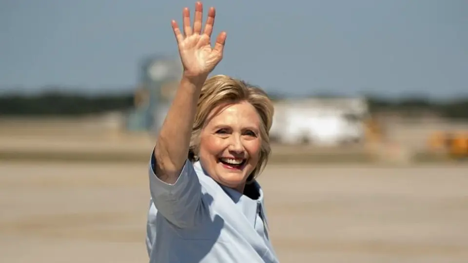 Clinton rechaza invitación de EPN para visitar México
