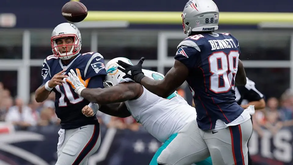 Patriotas vence a Delfines con su tercer quarterback