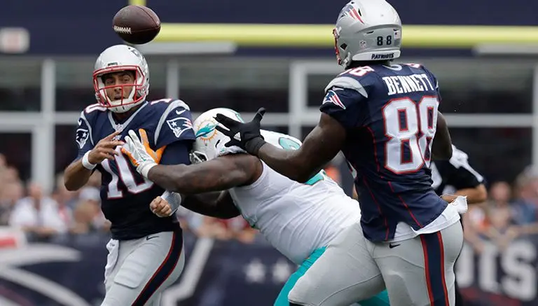 Patriotas vence a Delfines con su tercer quarterback