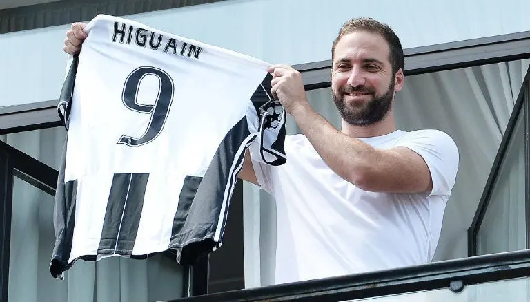 Restaurante venderá pizzas a un euro cuando Higuaín se lesione
