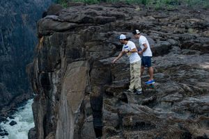 Aventureros se lanzan desde las Cataratas Victoria