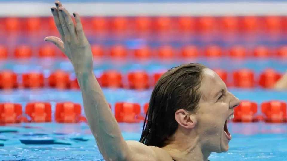 Katinka Hosszu se cuelga su tercer medalla de oro en Río