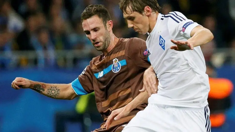Layún debuta en Champions con asistencia