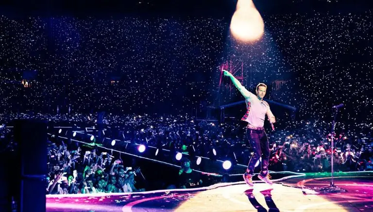 Coldplay se conmueve con niño autista que llora en su concierto