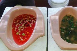 Restaurante de Indonesia sirve comida en bacinicas