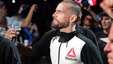CM Punk debuta en UFC con derrota